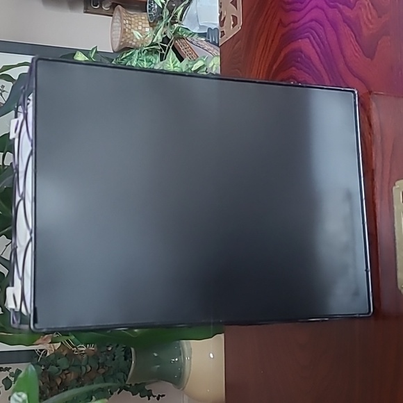 *Scalloped Wire Storage Basket - Picture 6 of 10